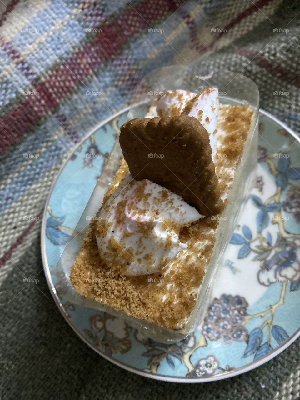 Delicious lotus cake 