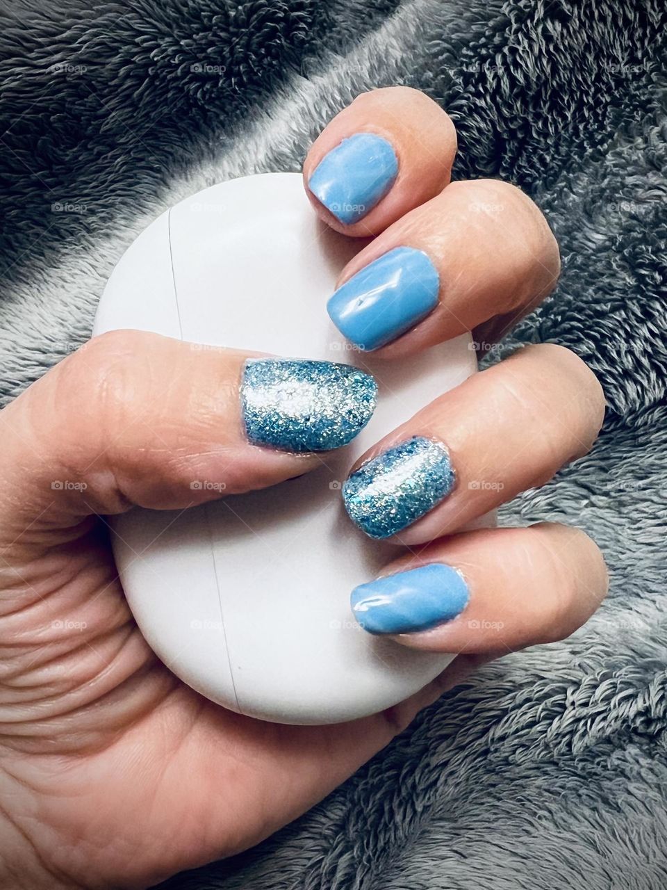 Pretty blue manicure 