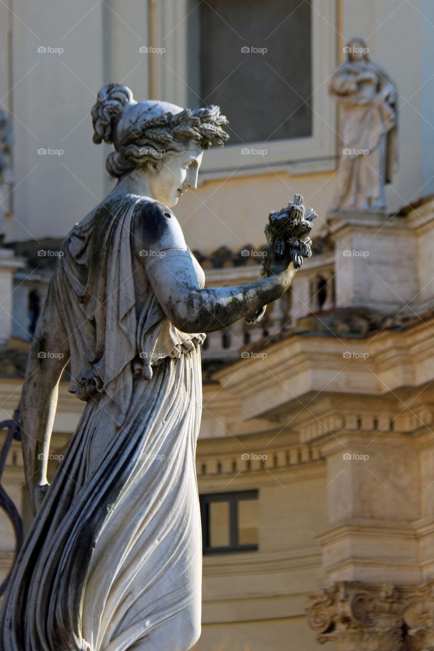 Statue of Rome 
