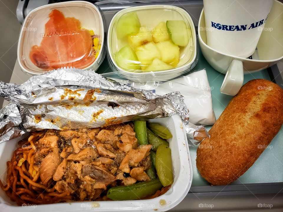 Korean Air in-flight hot meal service. Delicious and nutritious.