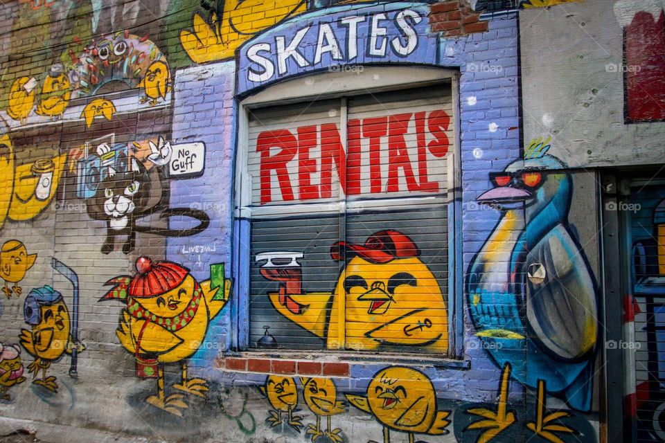 Wall graffiti with chicks