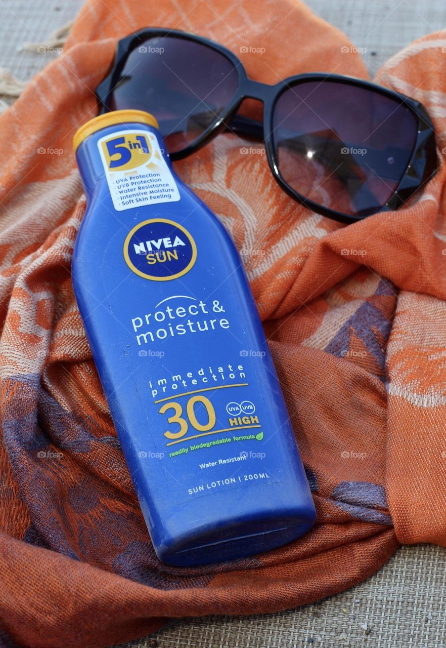 Summer essential, Nivea sun.