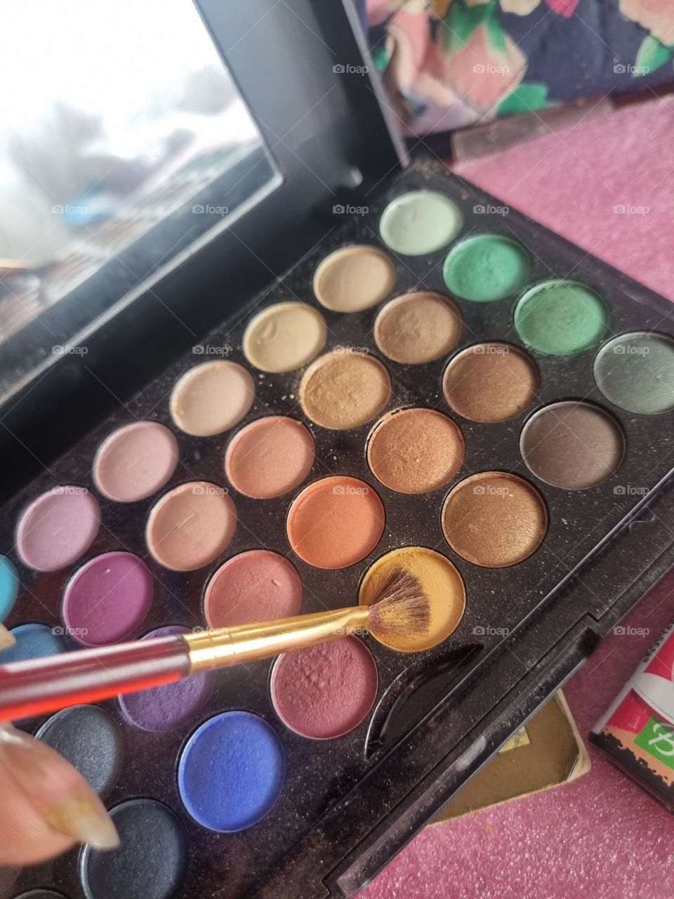 make up and choose the yellow