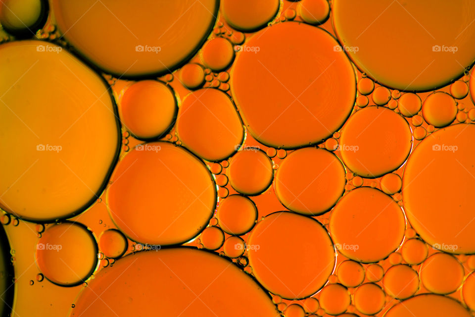 Circle pattern seen on mix of water and oil