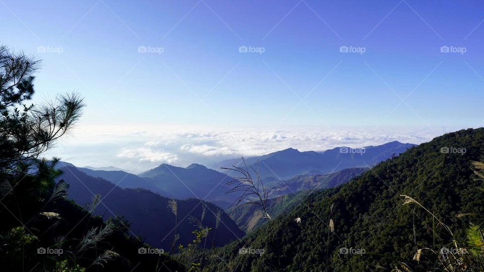 Beautiful mountain scenery with sea of clouds