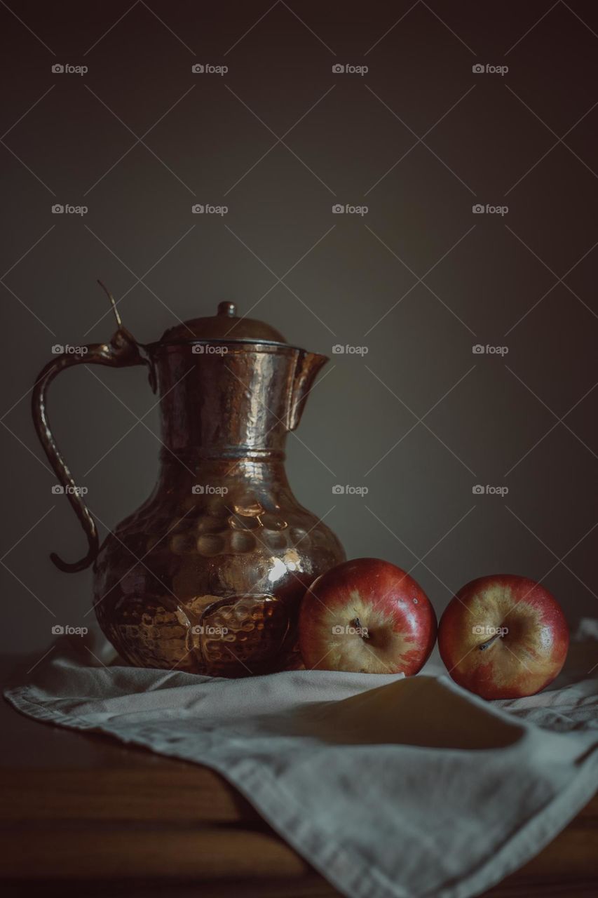 Close-up of apple fruits and jug on tabel .