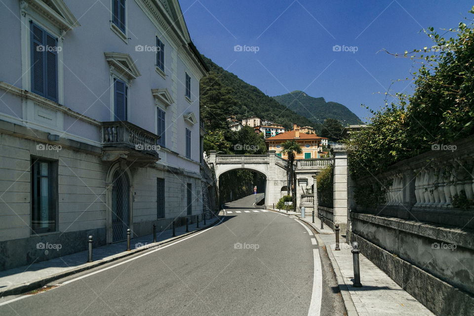 Lago Como no norte da Itália é um lugar lindo para se conhecer na Europa, com paisagens incríveis!