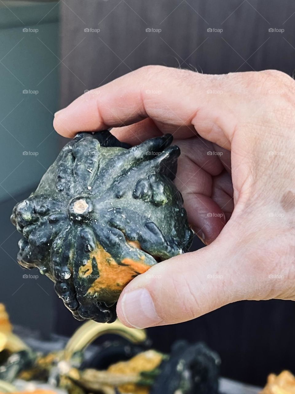 A person holding a gourd