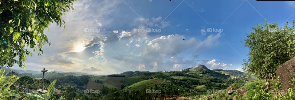 🇺🇸 The wonderful sunset landscape of Pedra Bela, in the interior of Brazil.  An inspiring panoramic photo! / 🇧🇷 A maravilhosa paisagem do entardecer de Pedra Bela, no interior do Brasil. Uma foto panorâmica inspiradora!