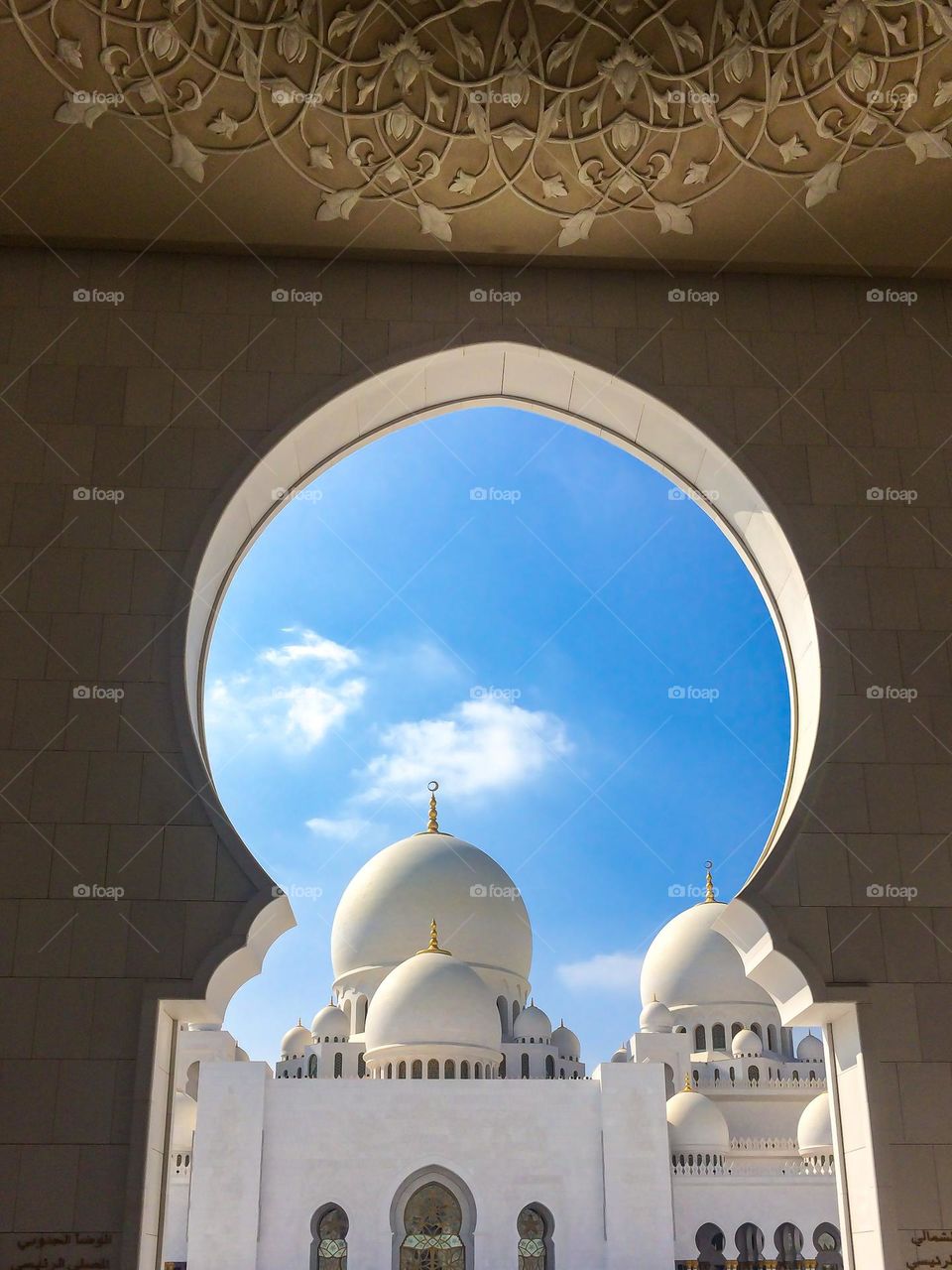 mobile photo architecture, mosque in Abu Dhabi white domes