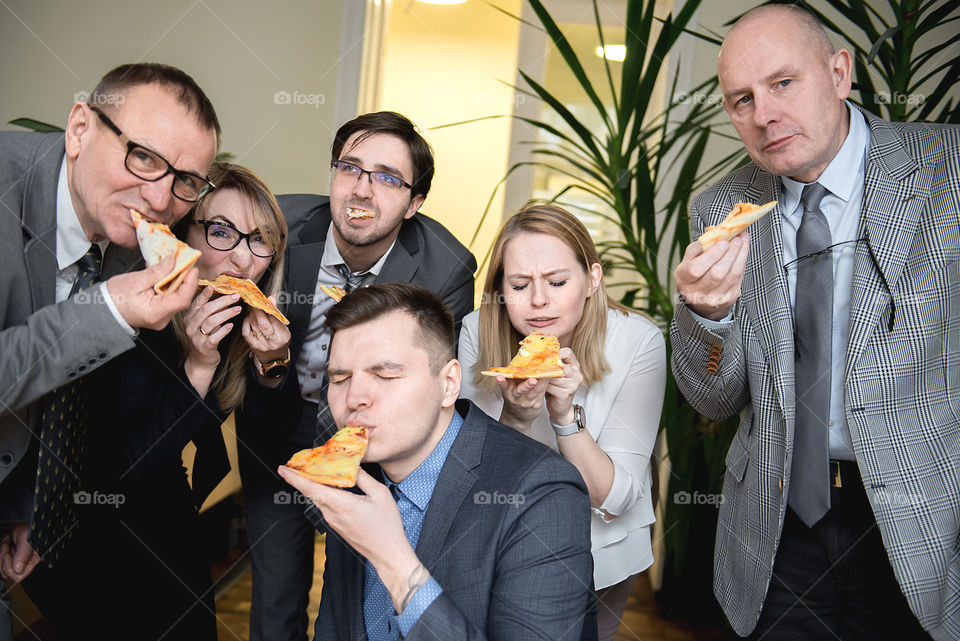 Business people eating pizza