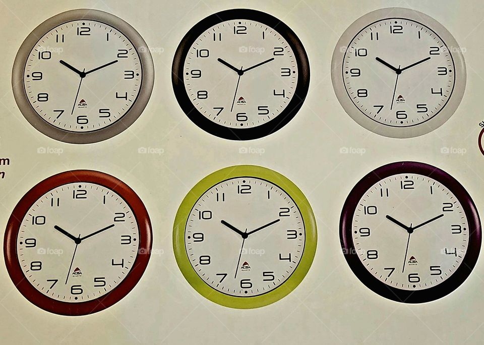 Circle clocks