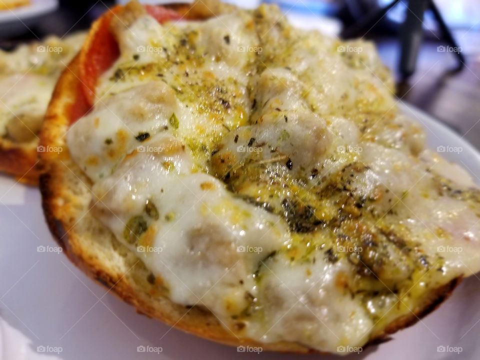 pizza bagel