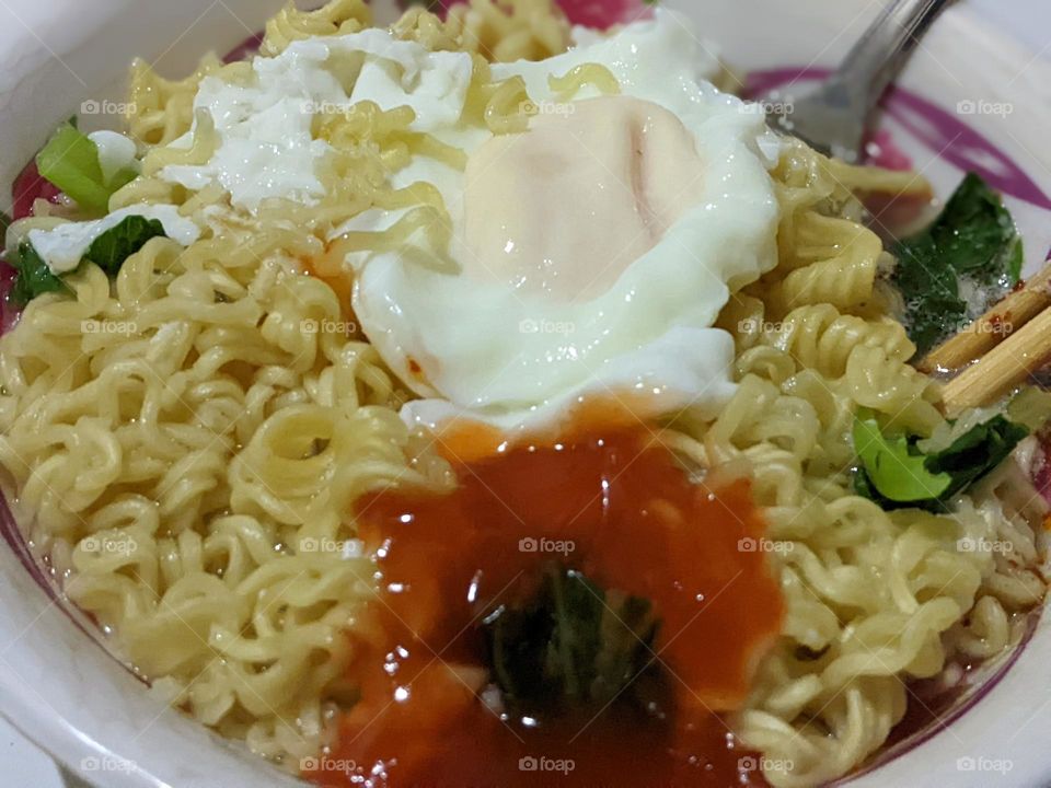 Instant Noodles with Onion Chicken Flavor with Egg and Vegetables🍜