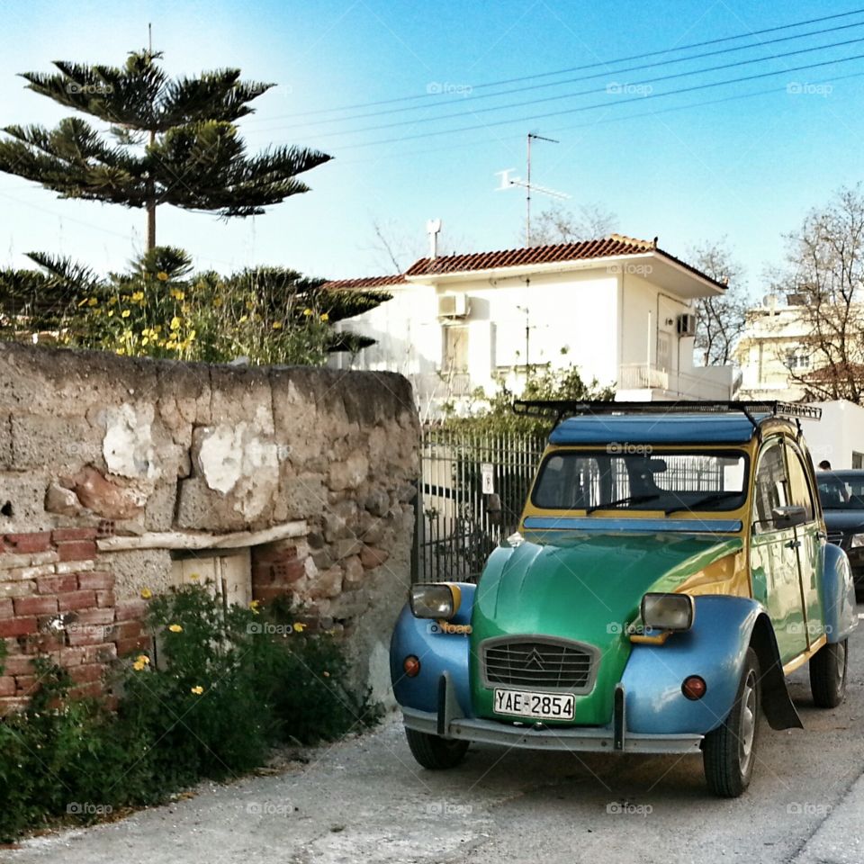 Antique Car.
•○●°▪ Salamina, Greece.