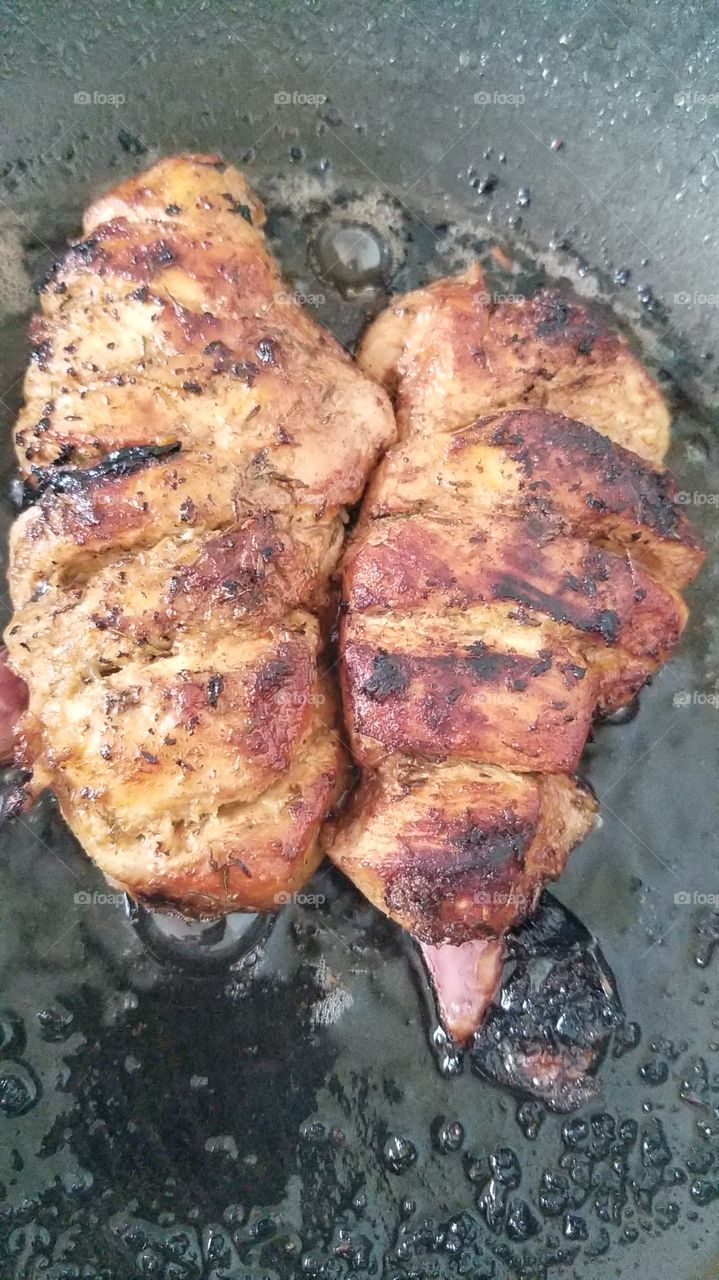 grilled and spices chicken, a yummy experience you can't resist 😋🍗🍖🥩 #food #barbecue #chicken #poulet