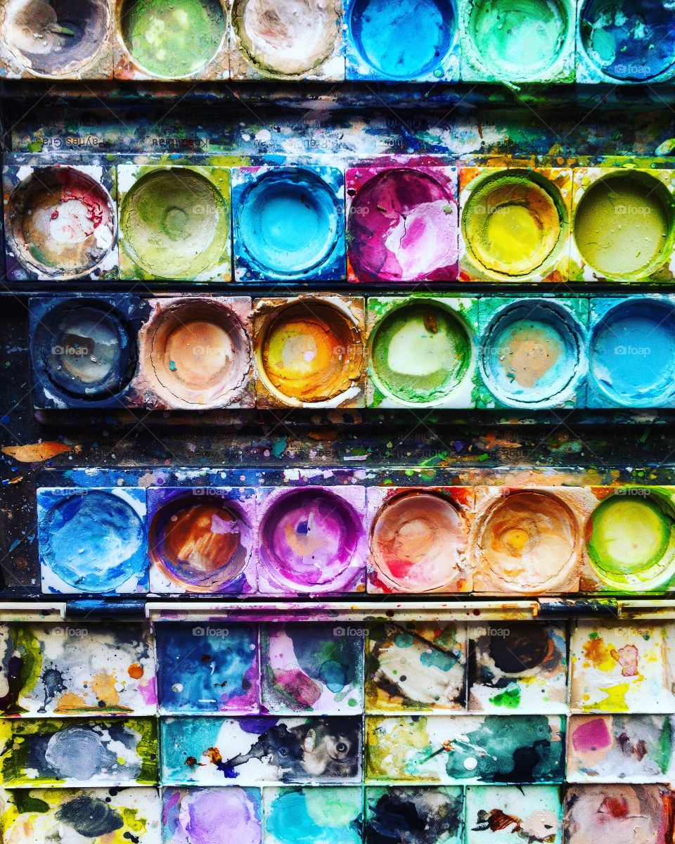 Incredibly beautiful colors in a palette of paints