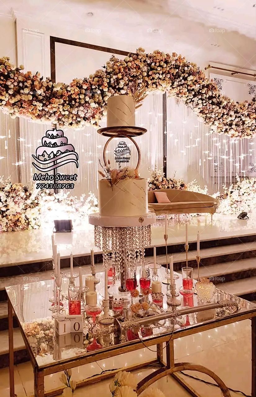 A very beautiful picture, and there is no better picture than it. There is no better picture of green herbs and colorful, red and white roses than it. Glory be to God, the natural and picturesque view, and there is no more