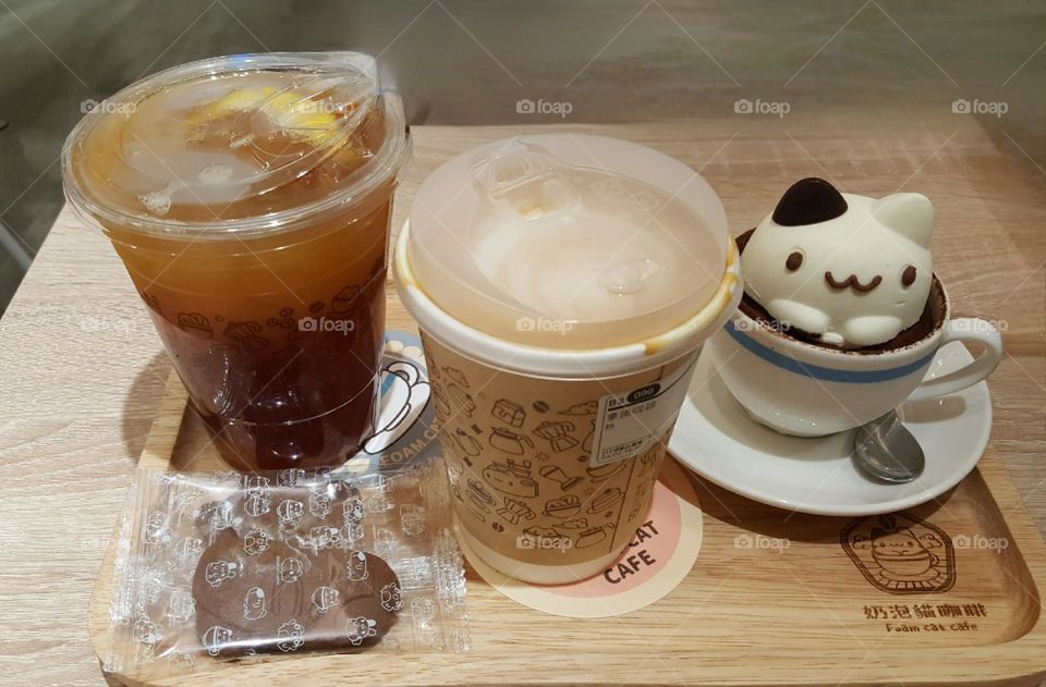 Lemon tea, latte and coffee with cat-shaped milk foam