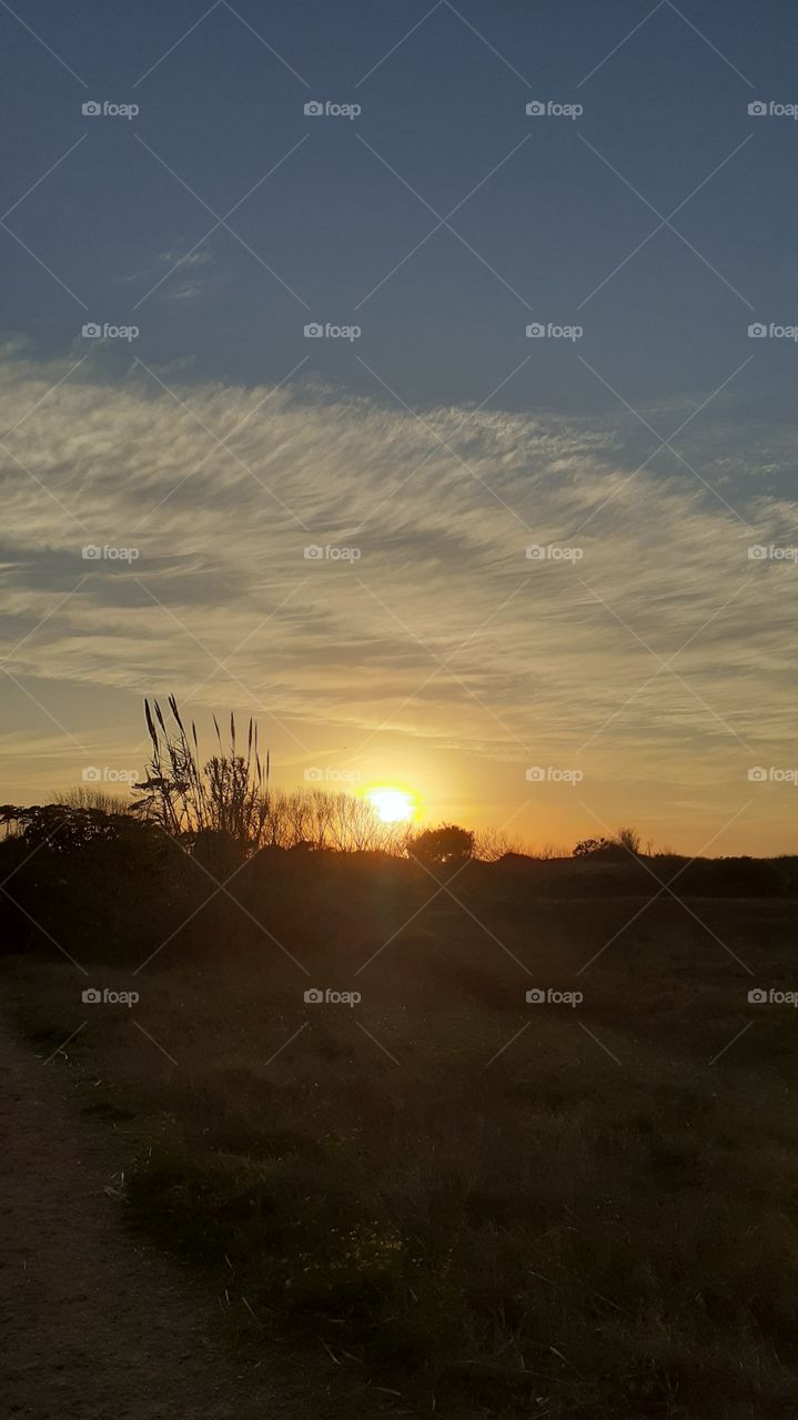 amanecer en ciudad de la costa