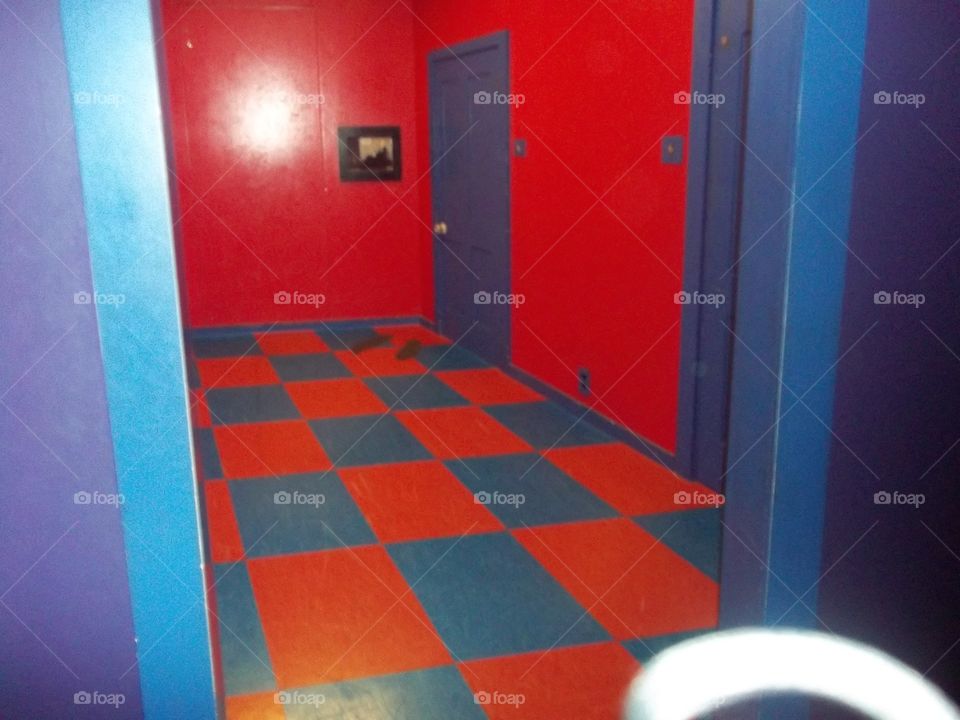 optical illusion room