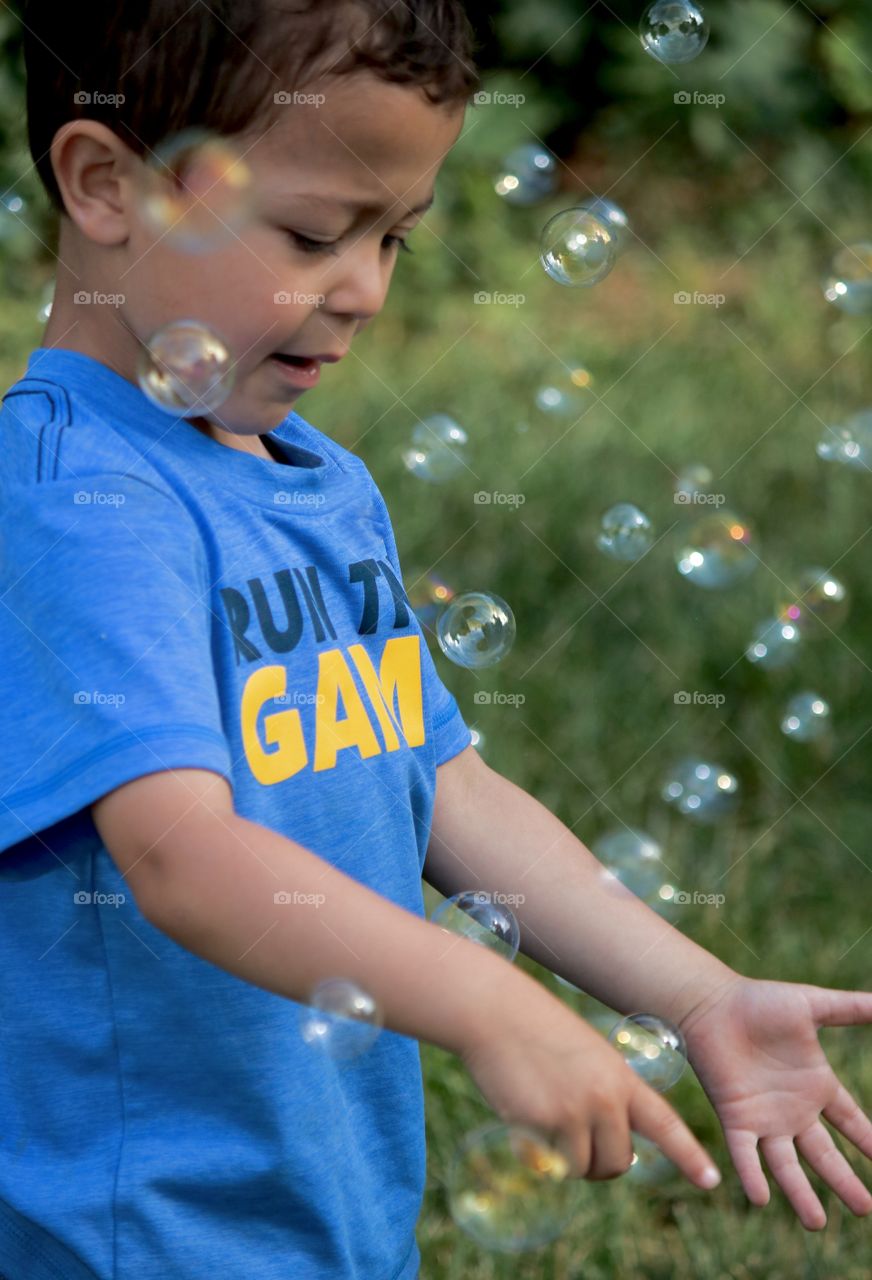 Popping bubbles in the backyard 