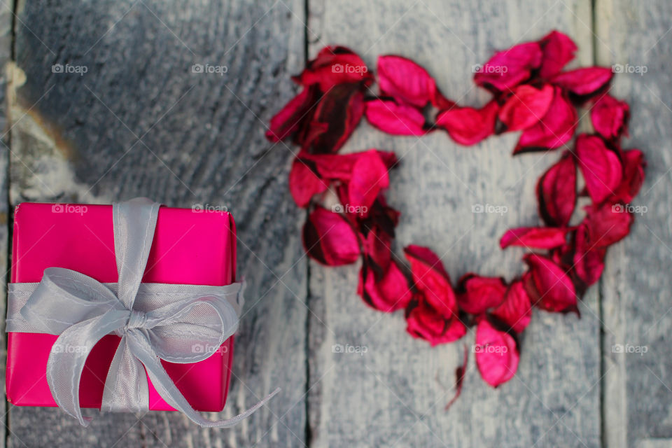 Gift, heart, rose petals, abstraction, valentine's day, International Women's Day, March 8, lovers' day,