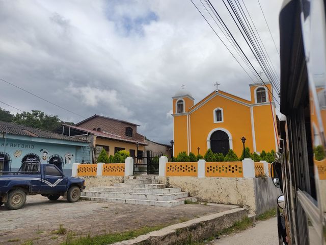 Vista panorámica de iglesia católica ⛪