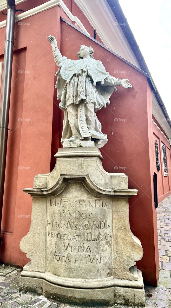 figura św. Nepomucena. Kościół kapucynów pw. Zwiastowania NMP oraz Domek loretański, Kraków