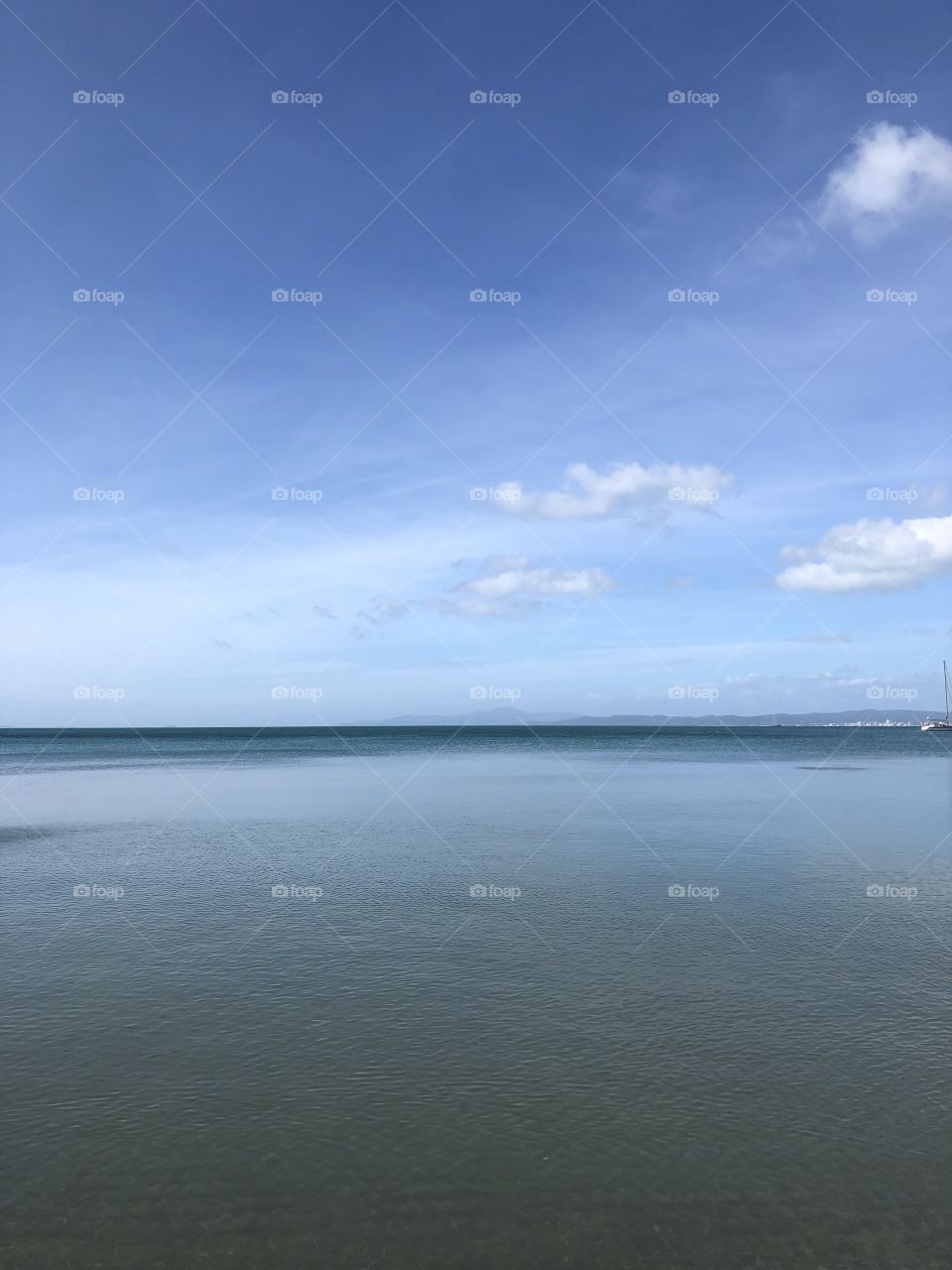 Sea and sky without person