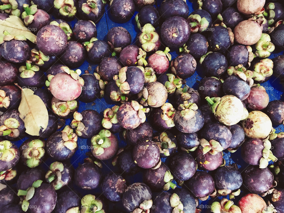 Purple mangosteen on plate in markets. 