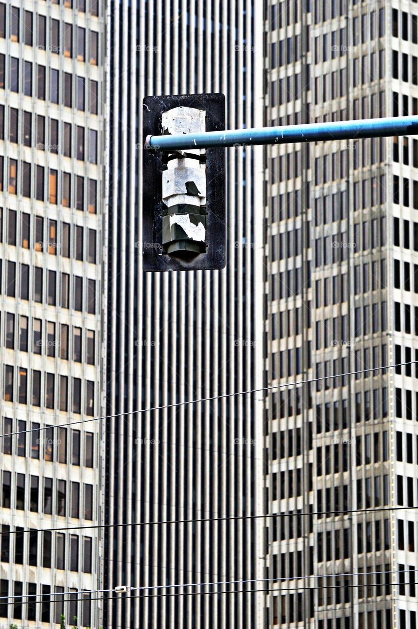 Rectangle shaped stoplight 🚦 in a downtown city