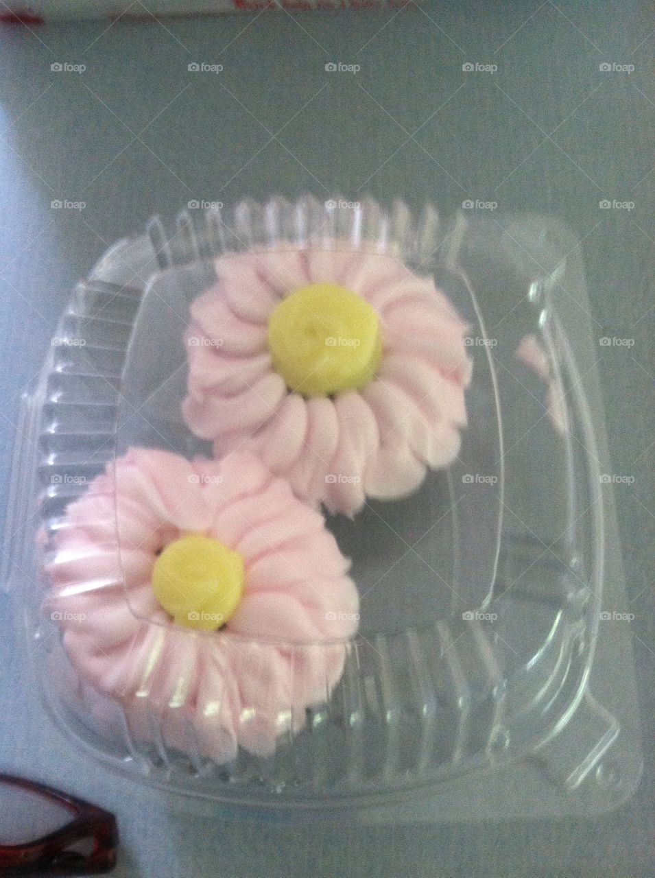 Flower cupcakes. Flower cupcakes for little girl's birthday party

