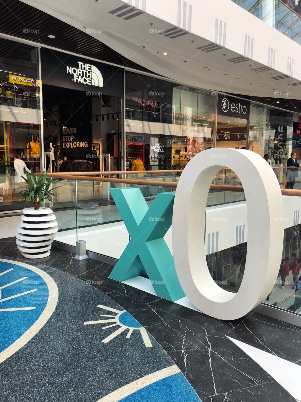 Design elements in a shopping center in Kharkov