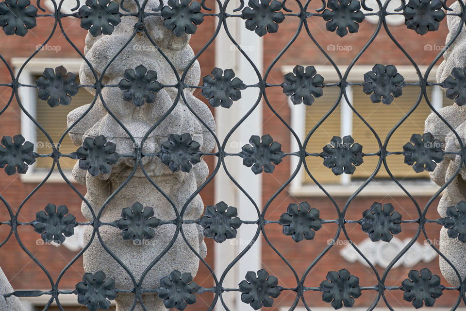 Barcelona. Avda Diagonal vista desde la Casa de les Puntxes . Detalles de las terrazas del edificio. 