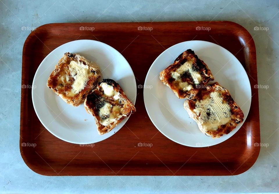 ooh hot cross buns with lots of butter!
It doesn't have to be Easter to enjoy this little treat in the afternoon with a nice cup of tea