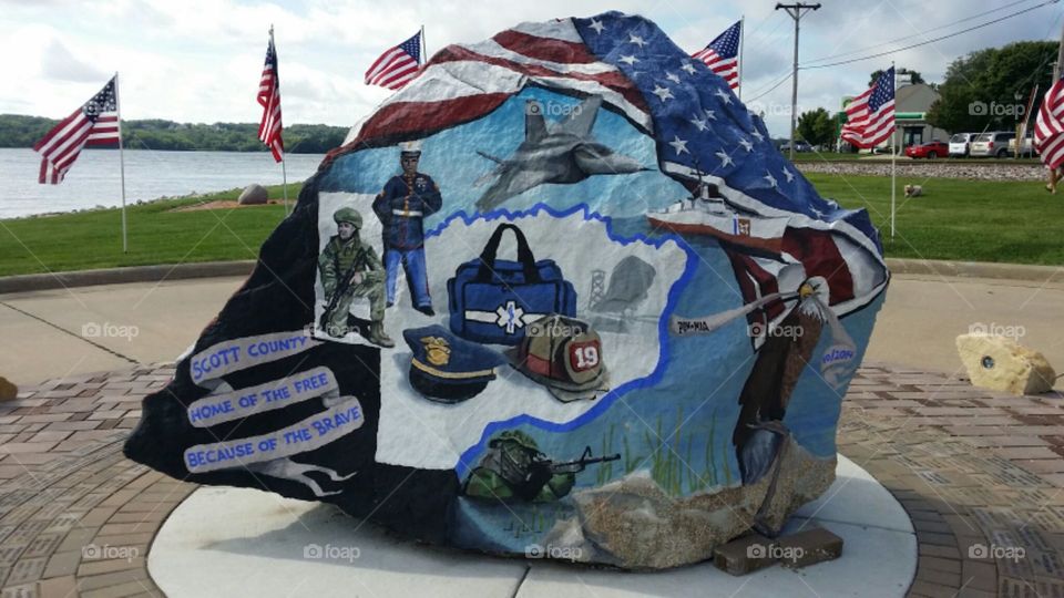 Veteran's Memorial Rock LeClaire Iowa