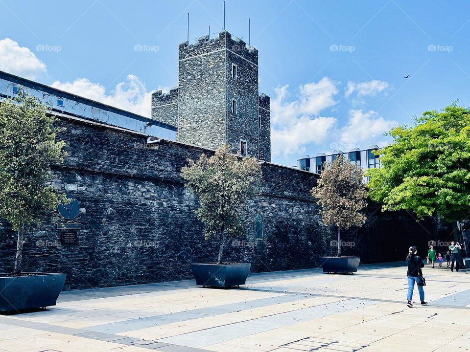 The Medieval Walls of Derry have stood for centuries, and is an amazing historical walk.