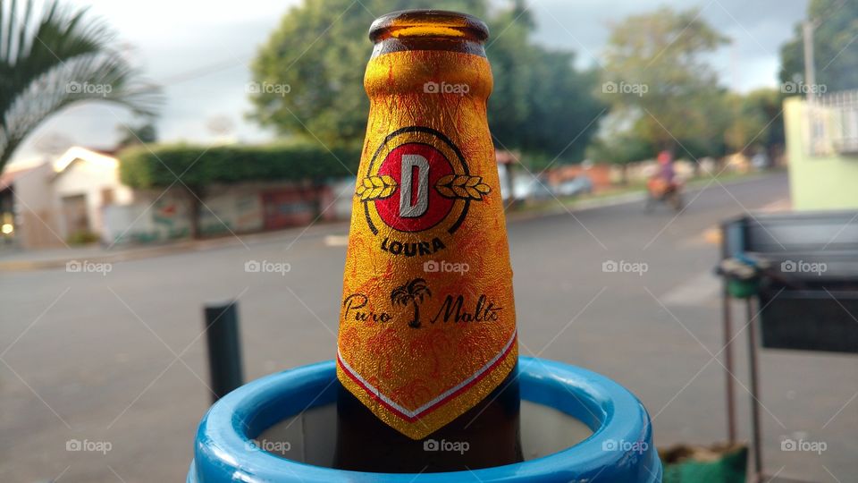 Rótulo de garrafa de cerveja.