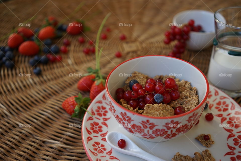 Wheat flakes with berries. 