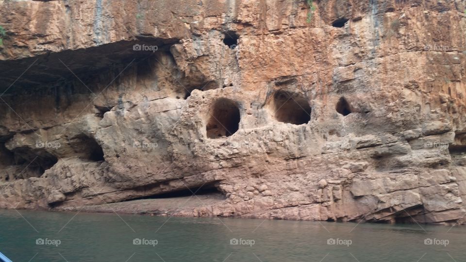 grotte au niveau de la lac bin louidane beni mellal azilal au sommet du haut atlas maroc