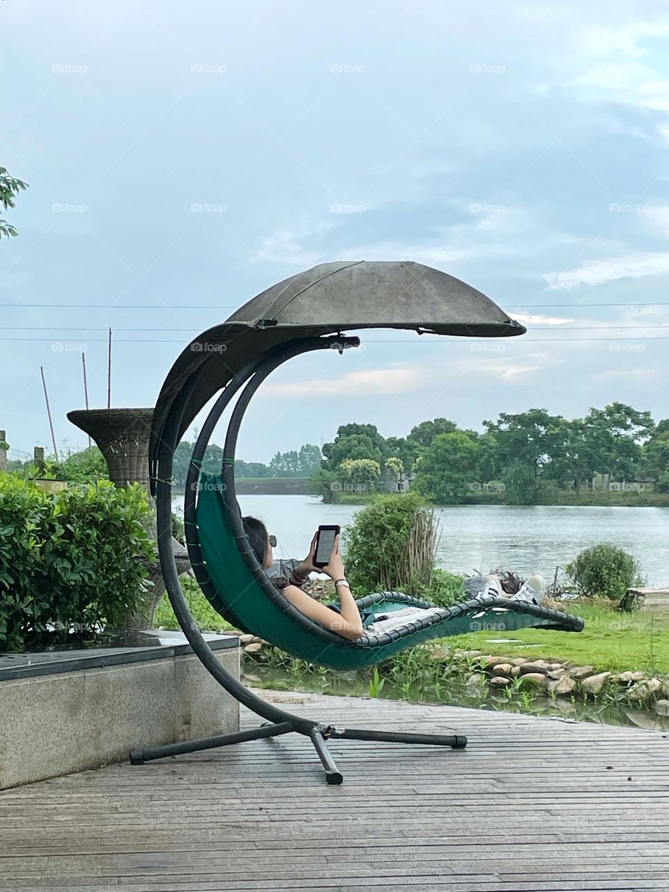 Reading at the waterfront 