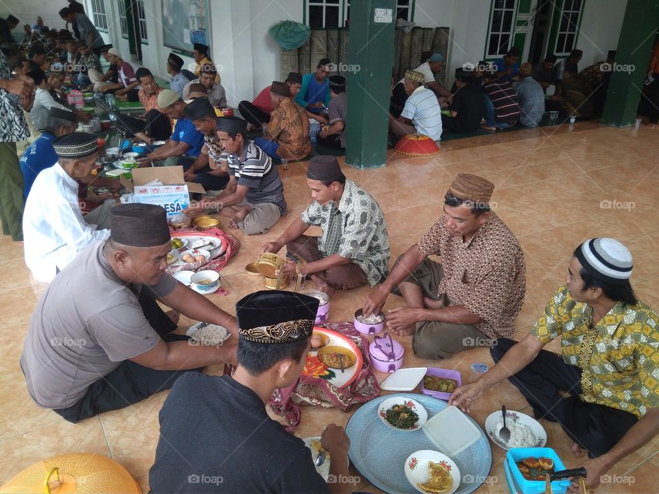 Breaking the Fast for Eating Together in the Month of Ramadan