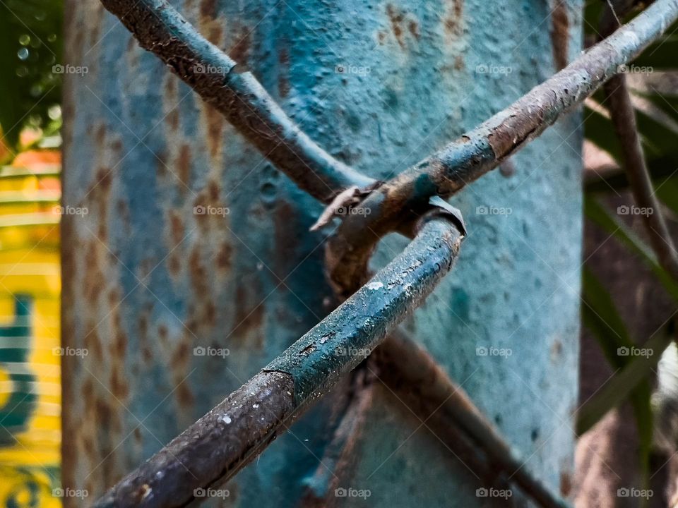 Cool looking Rusty Fence link 