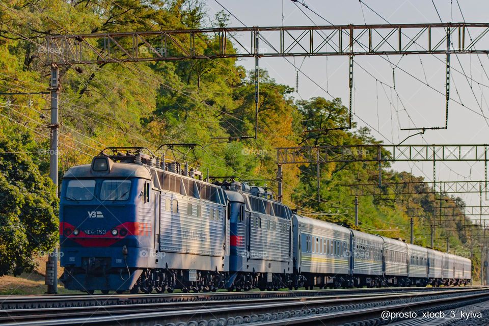 Two ČS4 with a passenger train and golden autumn 🍂