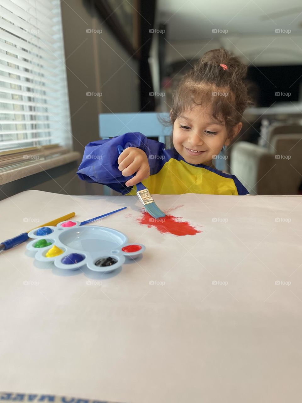 Toddler painting art, little toddler artist, toddler girl paints pictures, making art with toddlers, getting creative with children 