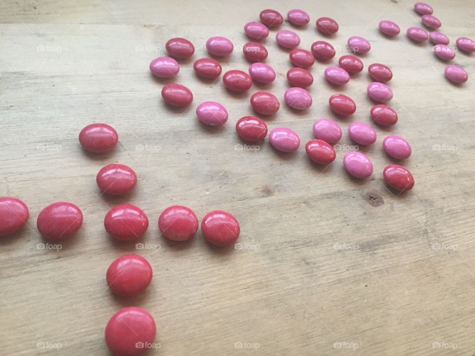 Pink and red candies that say XoX for Valentine's Day 