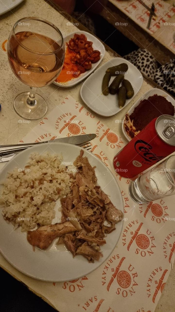 comida turka, coca cola, cordero