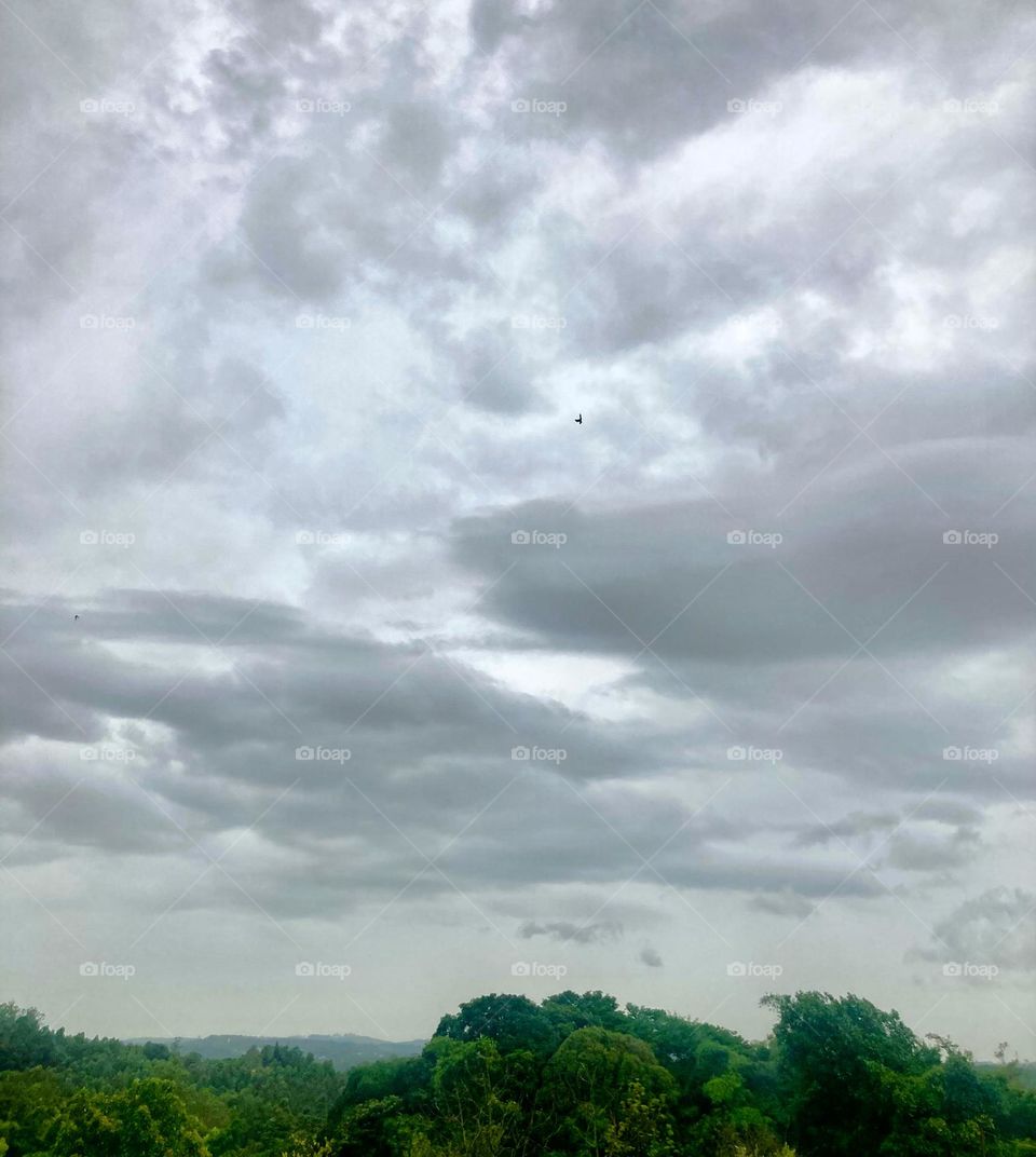 Céu lusco fusco em Jundiaí. A chuva vem chegando!