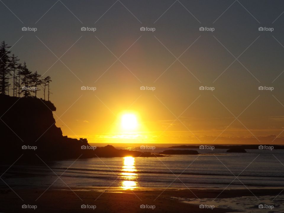 Sun reflecting on sea during sunset